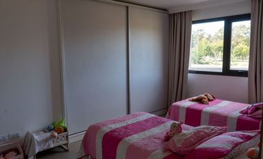 VENTA O PERMUTA.  Importante Residencia en Barrio Barracas de San Benito