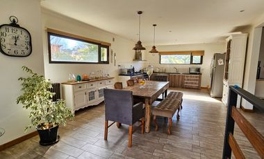 VENTA O PERMUTA.  Importante Residencia en Barrio Barracas de San Benito