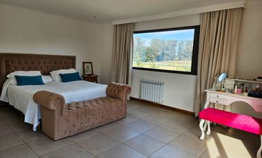 VENTA O PERMUTA.  Importante Residencia en Barrio Barracas de San Benito