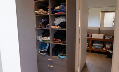 VENTA O PERMUTA.  Importante Residencia en Barrio Barracas de San Benito