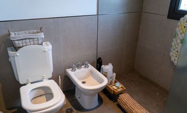 VENTA O PERMUTA.  Importante Residencia en Barrio Barracas de San Benito