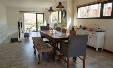 VENTA O PERMUTA.  Importante Residencia en Barrio Barracas de San Benito