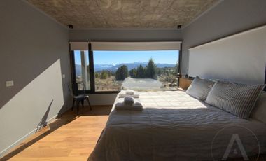 FINA PATAGONIA. Casa en venta de 2 dormitorios c/ cochera en San Martin de los Andes