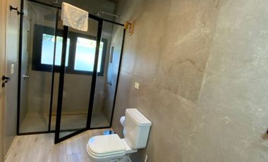 FINA PATAGONIA. Casa en venta de 2 dormitorios c/ cochera en San Martin de los Andes