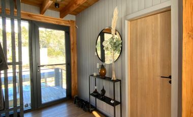 FINA PATAGONIA. Casa en venta de 2 dormitorios c/ cochera en San Martin de los Andes