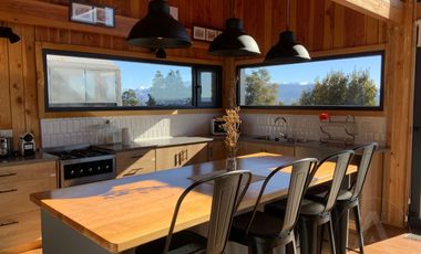 FINA PATAGONIA. Casa en venta de 2 dormitorios c/ cochera en San Martin de los Andes
