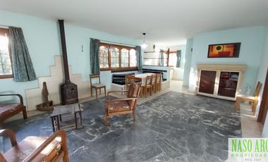 CHALET DE 3 AMB. EN VENTA EN SIERRA DE LOS PADRES. ZONA CENTRO