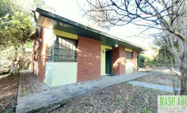 CHALET DE 3 AMB. EN VENTA EN SIERRA DE LOS PADRES. ZONA CENTRO