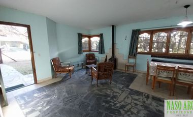 CHALET DE 3 AMB. EN VENTA EN SIERRA DE LOS PADRES. ZONA CENTRO