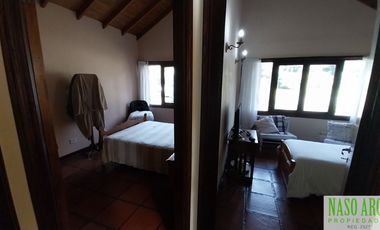 Chalet en venta en Sierra de los Padres. Gas natural. Vista panorámica. Asfalto