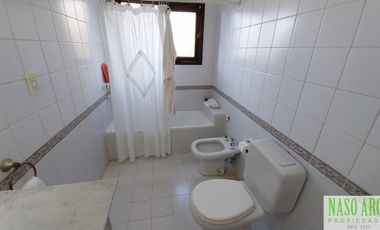 Chalet en venta en Sierra de los Padres. Gas natural. Vista panorámica. Asfalto