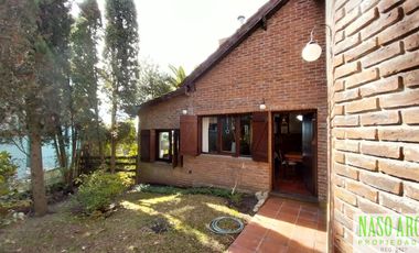 Chalet en venta en Sierra de los Padres. Gas natural. Vista panorámica. Asfalto