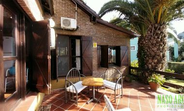 Chalet en venta en Sierra de los Padres. Gas natural. Vista panorámica. Asfalto