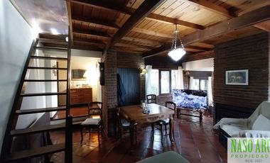 Chalet en venta en Sierra de los Padres. Gas natural. Vista panorámica. Asfalto