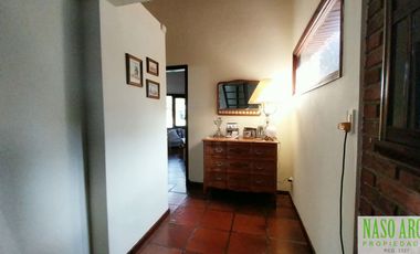 Chalet en venta en Sierra de los Padres. Gas natural. Vista panorámica. Asfalto