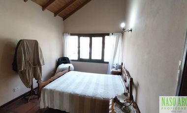 Chalet en venta en Sierra de los Padres. Gas natural. Vista panorámica. Asfalto