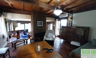 Chalet en venta en Sierra de los Padres. Gas natural. Vista panorámica. Asfalto