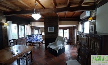 Chalet en venta en Sierra de los Padres. Gas natural. Vista panorámica. Asfalto