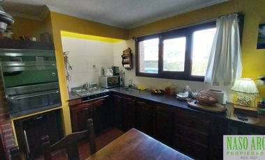 Chalet en venta en Sierra de los Padres. Gas natural. Vista panorámica. Asfalto