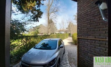 Chalet en venta en Sierra de los Padres. Gas natural. Vista panorámica. Asfalto