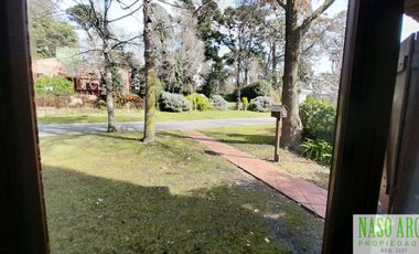 Chalet en venta en Sierra de los Padres. Gas natural. Vista panorámica. Asfalto