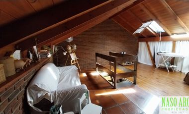 Chalet en venta en Sierra de los Padres. Gas natural. Vista panorámica. Asfalto