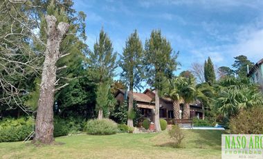 Chalet en venta en Sierra de los Padres. Gas natural. Vista panorámica. Asfalto