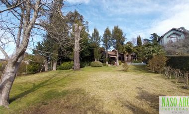 Chalet en venta en Sierra de los Padres. Gas natural. Vista panorámica. Asfalto