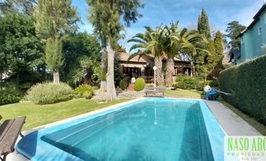 Chalet en venta en Sierra de los Padres. Gas natural. Vista panorámica. Asfalto