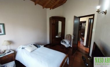 Chalet en venta en Sierra de los Padres. Gas natural. Vista panorámica. Asfalto