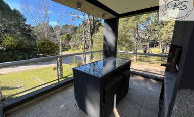 Casa en venta de 4 ambientes c/ cochera en Costa del Este