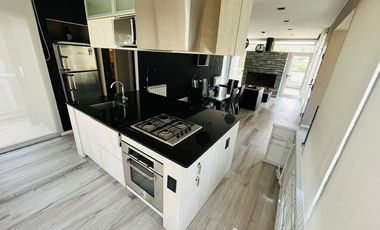 Casa en venta de 4 ambientes c/ cochera en Costa del Este