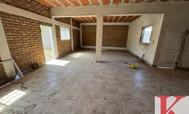 CASA A TERMINAR ZONA OESTE CON CERRAMIENTO PERIMETRAL