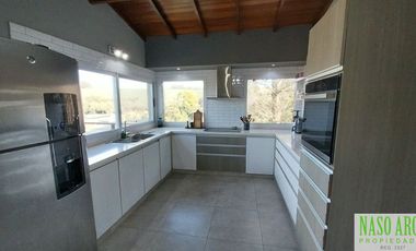 Chalet de categoría en venta en Sierra de los Padres. Zona golf. Pnorámico
