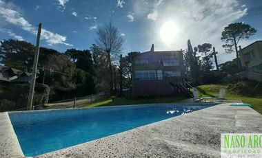 Chalet de categoría en venta en Sierra de los Padres. Zona golf. Pnorámico