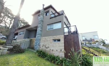 Chalet de categoría en venta en Sierra de los Padres. Zona golf. Pnorámico