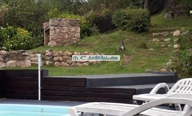 V173. CUESTA BLANCA. CASA FRENTE AL RIO C/PILETA Y ASADOR.