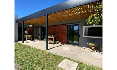 Casa en venta de 3 dormitorios c/ cochera en Colón