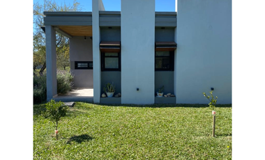 Casa en venta de 3 dormitorios c/ cochera en Colón