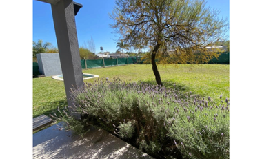 Casa en venta de 3 dormitorios c/ cochera en Colón