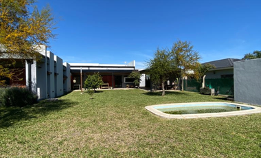 Casa en venta de 3 dormitorios c/ cochera en Colón