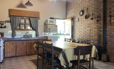 V176.TALA HUASI. HERMOSA CASA C/ ESPECTACULAR UBICACION. SALIDA DIRECTA AL RIO