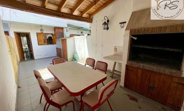 Triplex en venta de 4 ambientes c/ cochera en La Lucila del Mar
