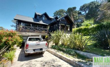 Importante Cabaña en venta en Sierra de los Padres. Gas Natural. Muy buena vista