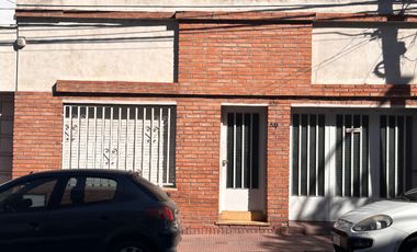 Casa en venta de 3 dormitorios c/ cochera en Centro
