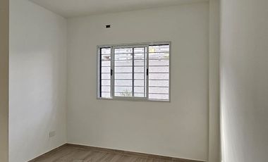 Venta hermoso PH hecho  a nuevo Villa Sarmiento. Acepta permuta menor valor!!!