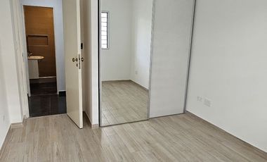 Venta hermoso PH hecho  a nuevo Villa Sarmiento. Acepta permuta menor valor!!!