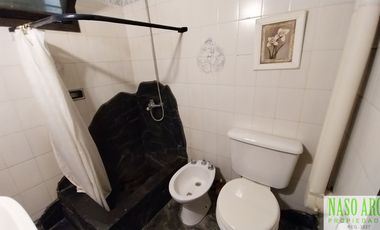 Chalet con dependencia en venta en Sierra de los Padres - 2 lotes