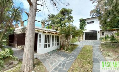 Chalet con dependencia en venta en Sierra de los Padres - 2 lotes