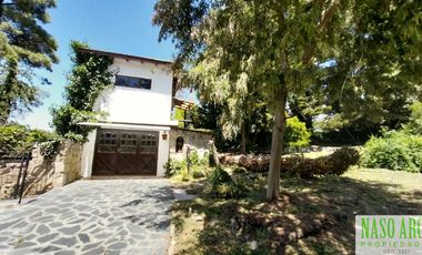 Chalet con dependencia en venta en Sierra de los Padres - 2 lotes